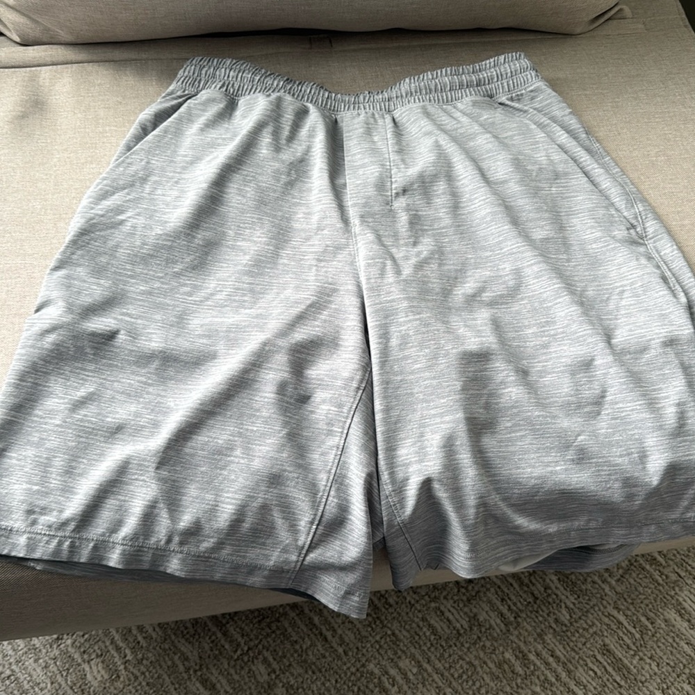 NWOT Heather Grey Men’s Lululemon Pace Breaker Lined Shorts 9”